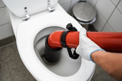 Khi nào nên sử dụng dụng cụ thông tắc bồn cầu bằng khí nén?